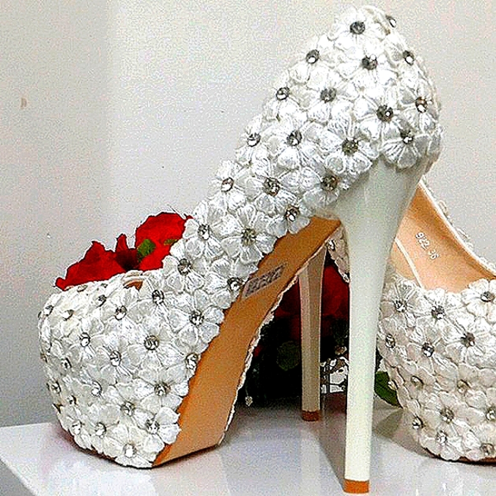 SALE🎁NIB🎁FREE GIFT INCLUDED🎁NWT Rhinestone Embroidery Stiletto High Heel Pump - Picture 6 of 16